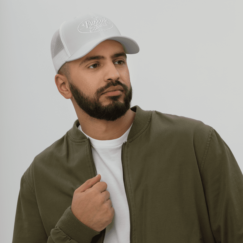 TRUCKER CAP - SILVER